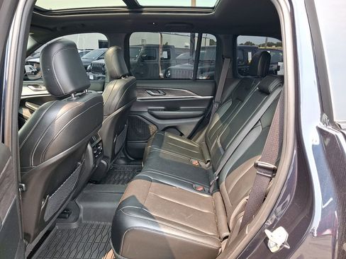 Used 2024 Jeep Grand Cherokee Limited w/ Black Appearance Package AWD/4WD image 20