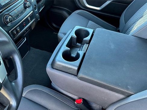 Used 2022 Nissan Titan SV image 17