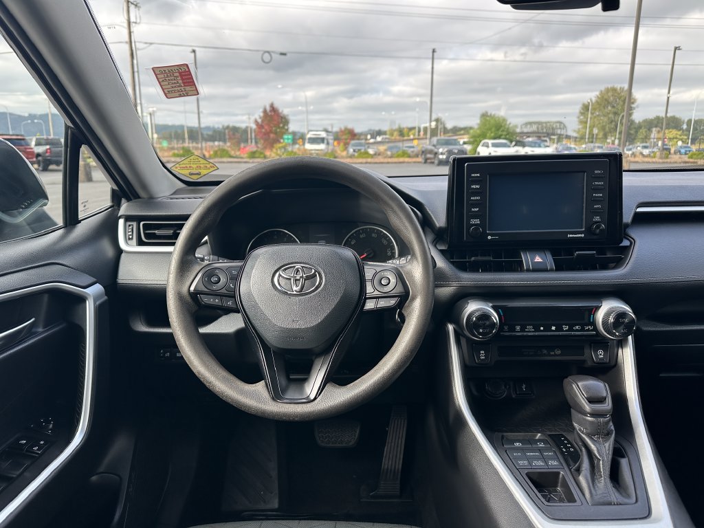 Used 2021 Toyota RAV4 XLE AWD/4WD image 12