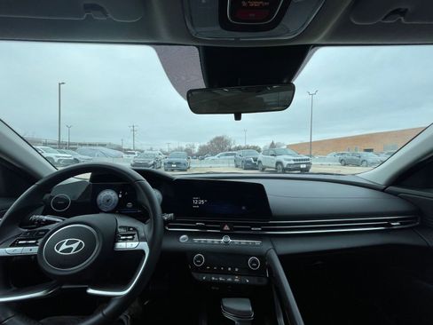 Used 2025 Hyundai Elantra SEL image 35