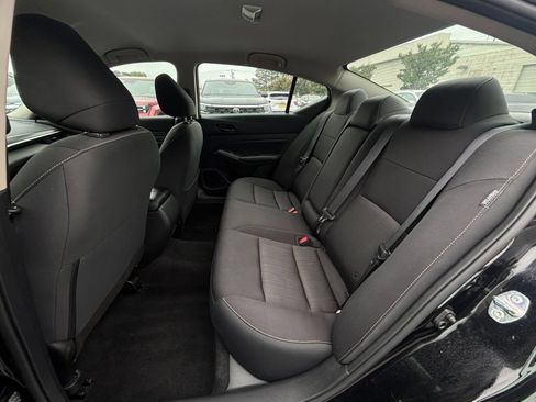 Used 2025 Nissan Altima 2.5 SV FWD image 27