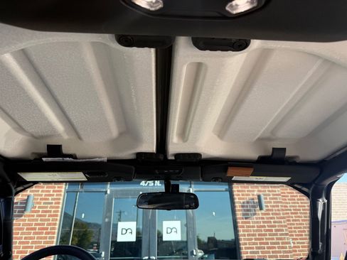 Used 2023 Jeep Gladiator Sport AWD/4WD image 13