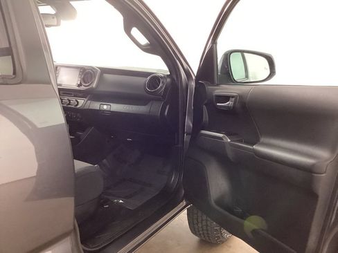 Used 2023 Toyota Tacoma TRD Off-Road w/ Technology Package AWD/4WD image 18