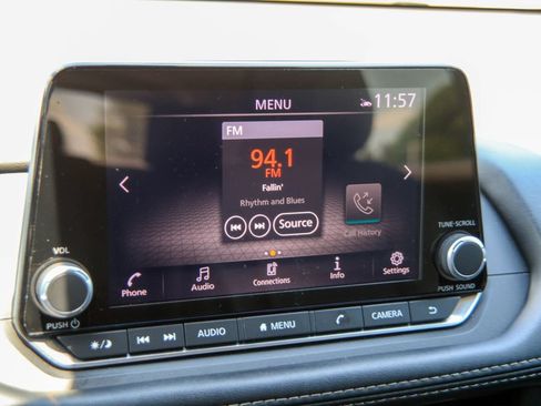 Used 2023 Nissan Rogue SV w/ SV Premium B Package FWD image 5