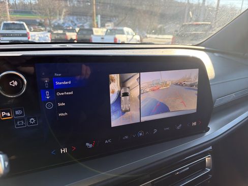 Certified 2025 Chevrolet Traverse LT w/ Driver Confidence Package image 21