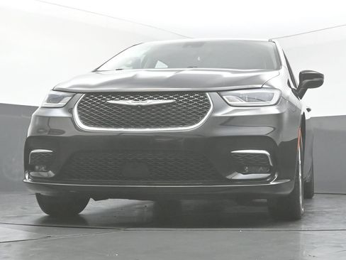 Used 2023 Chrysler Pacifica Touring-L FWD image 50