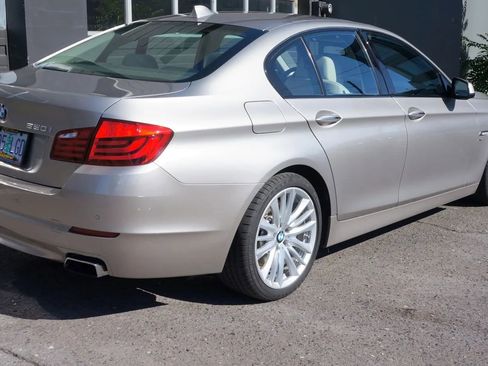 Used 2011 BMW 550i xDrive Sedan AWD/4WD image 6