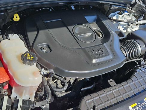 Used 2022 Jeep Grand Cherokee Trailhawk w/ Luxury Tech Group III image 15