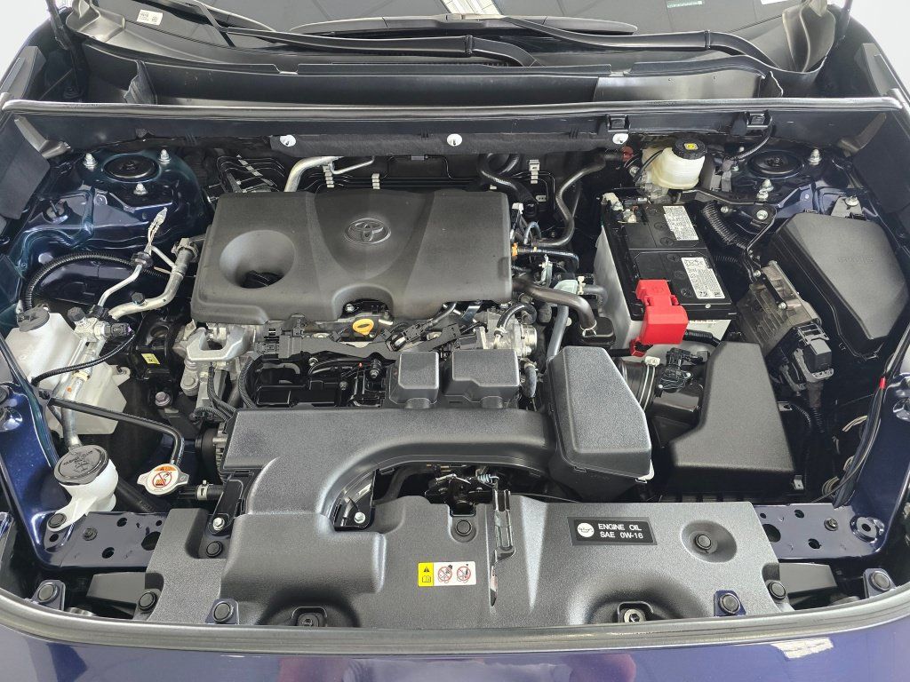 Used 2025 Toyota RAV4 XLE AWD/4WD image 14