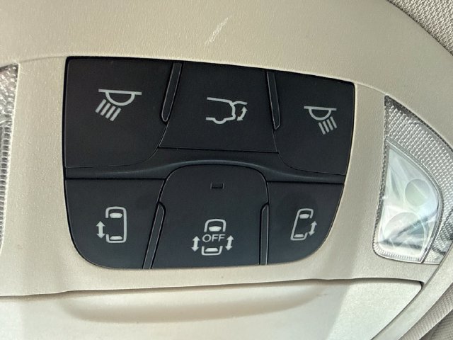 Used 2023 Chrysler Voyager LX FWD image 26