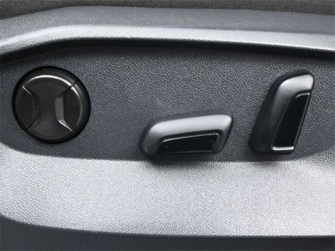 Used 2022 Volkswagen Tiguan SE image 12