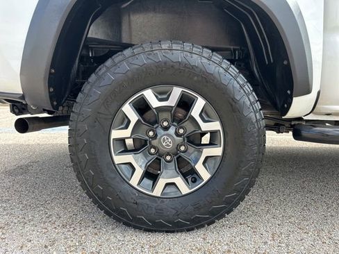 Used 2022 Toyota Tacoma TRD Off-Road w/ Technology Package image 52