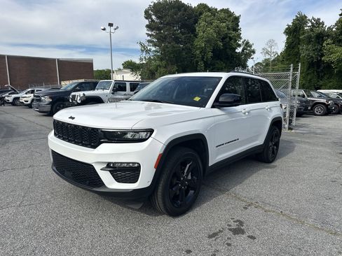 Used 2023 Jeep Grand Cherokee Limited w/ Luxury Tech Group II RWD image 5