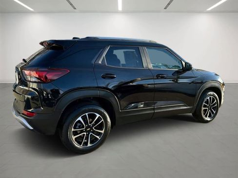 Used 2025 Chevrolet TrailBlazer LT w/ Driver Confidence Package image 4
