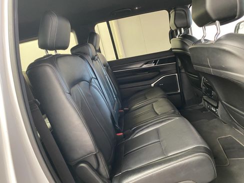 Used 2024 Jeep Wagoneer Series II w/ Flexible Seating Group RWD image 12
