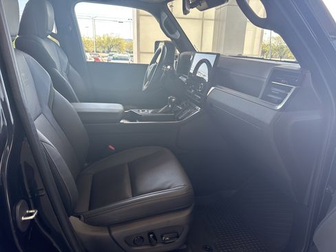 Used 2024 Lexus GX 550 image 17