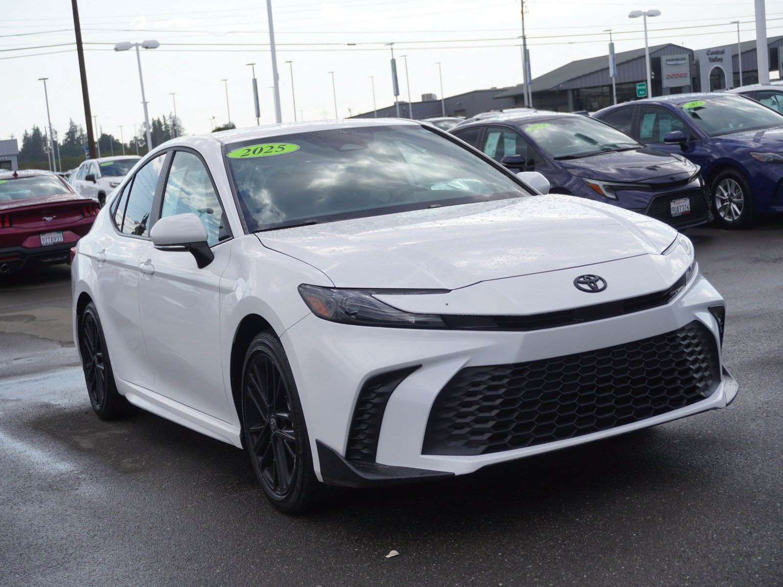 Used 2025 Toyota Camry SE w/ Multimedia Upgrade Package FWD image 1