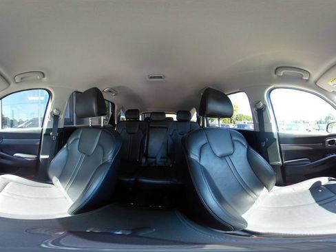 Used 2024 Kia Sorento S FWD image 44