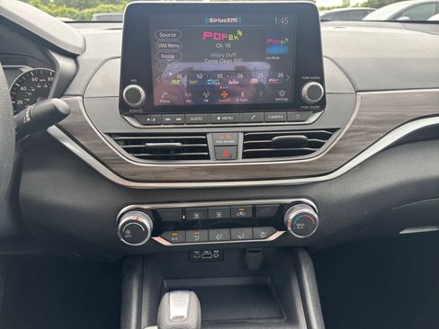 Used 2025 Nissan Altima 2.5 SV FWD image 17
