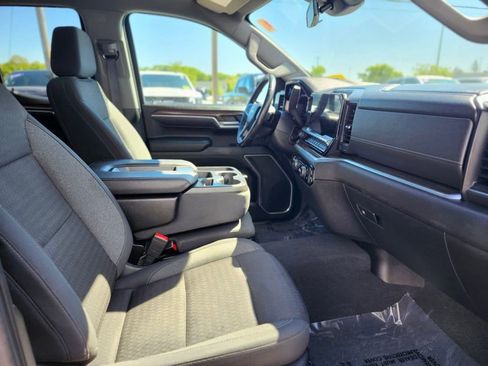 Used 2022 Chevrolet Silverado 1500 LT AWD/4WD image 9