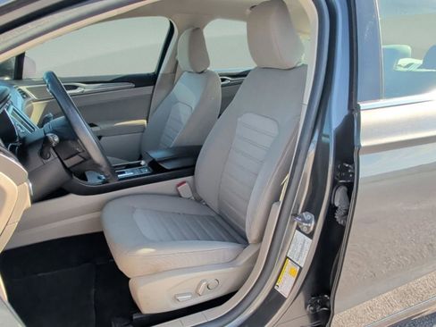 Used 2020 Ford Fusion SE image 15