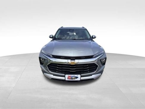 Used 2024 Chevrolet TrailBlazer LT w/ LT Cold Weather Package FWD image 2