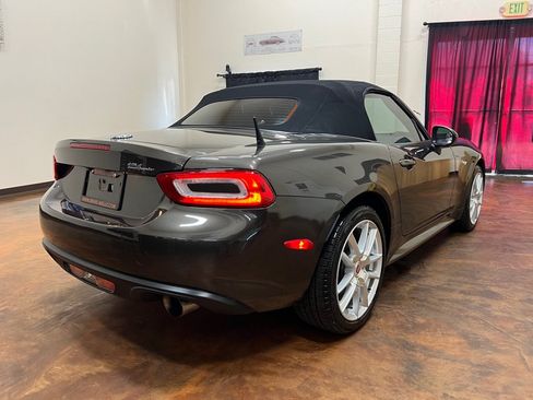 Used 2017 FIAT 124 Spider Classica RWD image 19
