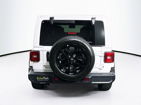 Used 2025 Jeep Wrangler Sahara image 7