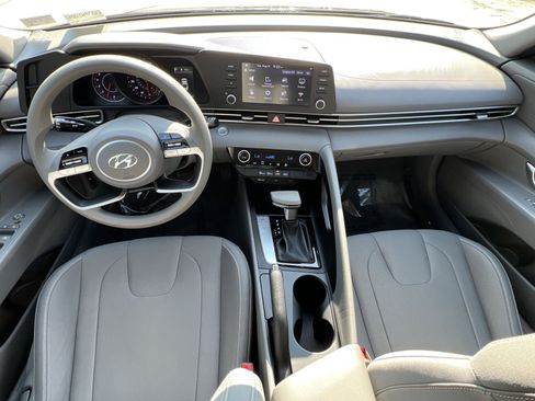 Used 2023 Hyundai Elantra SEL FWD image 33