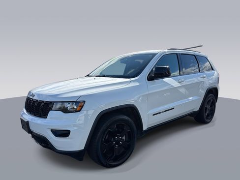 Used 2019 Jeep Grand Cherokee Laredo image 4