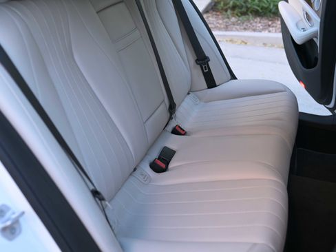 Used 2017 Mercedes-Benz E 300 image 13