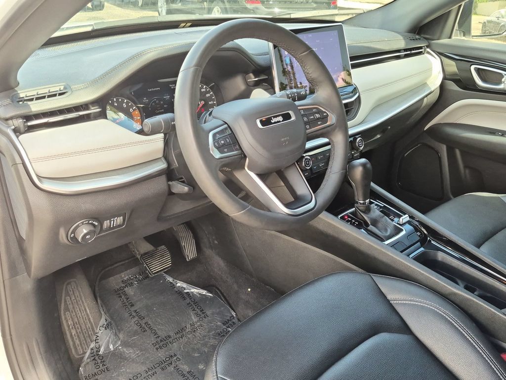 Used 2025 Jeep Compass Limited AWD/4WD image 36
