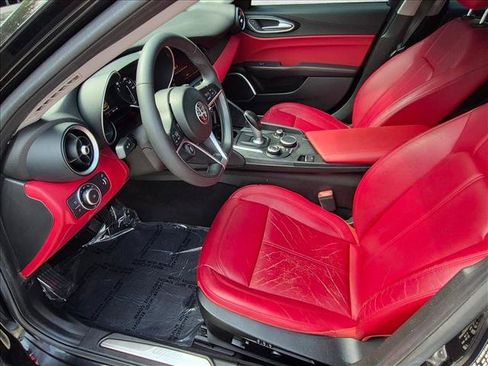 Used 2019 Alfa Romeo Giulia RWD image 15