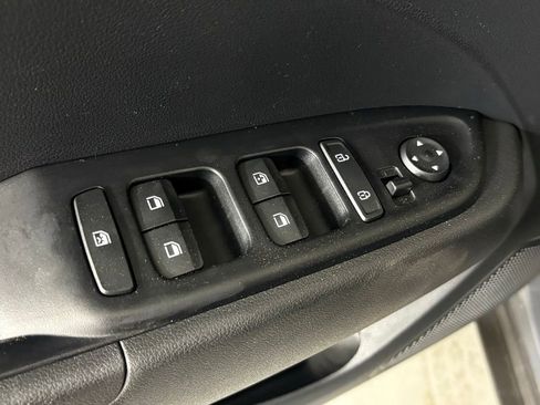 Used 2025 Hyundai Venue SEL FWD image 17