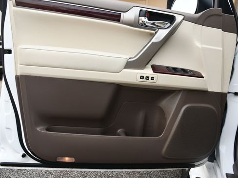 Used 2019 Lexus GX 460 image 14