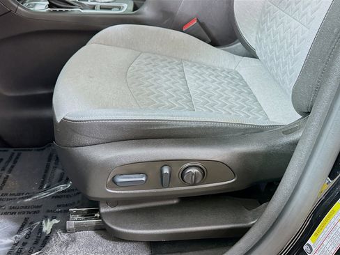 Used 2022 Chevrolet Equinox LT w/ Driver Convenience Package image 18