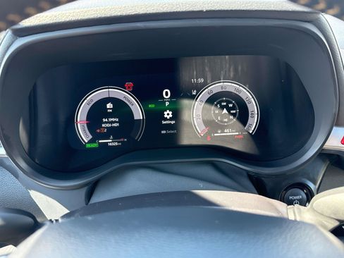 Used 2025 Toyota Sienna XLE Woodland Edition AWD/4WD image 21