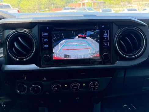 Used 2017 Toyota Tacoma TRD Sport w/ Tow Package (A/T) AWD/4WD image 15