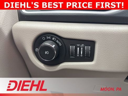 Used 2019 Chrysler Pacifica Touring-L w/ Advanced Safetytec Group FWD image 23