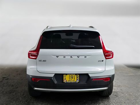 Certified 2023 Volvo XC40 B5 Ultimate w/ Protection Package Premier image 6