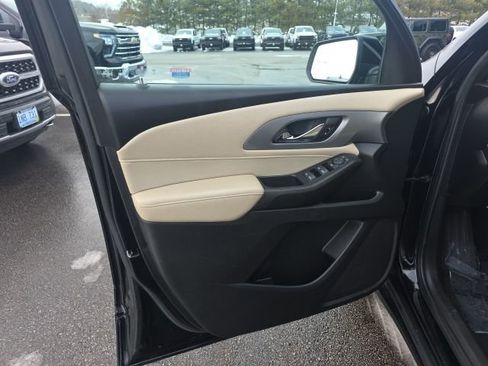 Used 2022 Chevrolet Traverse LS image 12