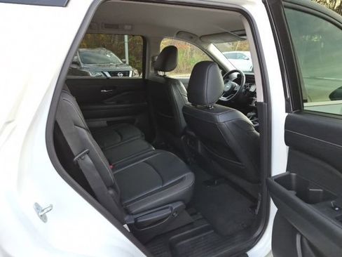 Used 2022 Nissan Pathfinder SL image 15