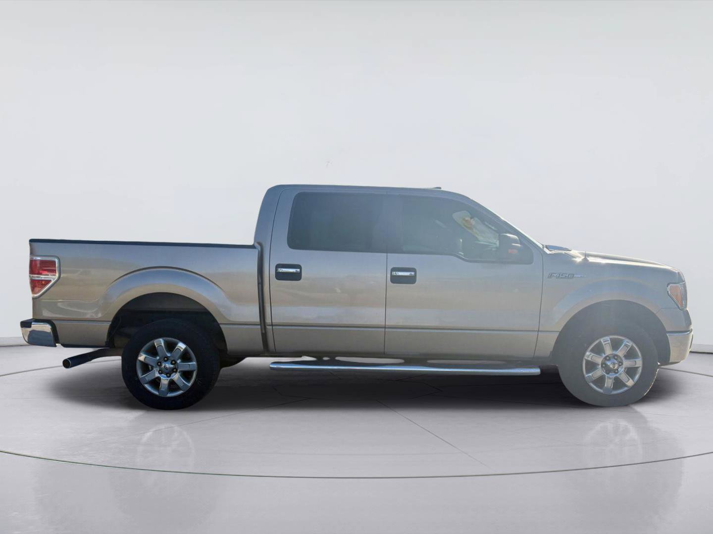 Used 2014 Ford F150 XLT w/ Equipment Group 302A Luxury RWD image 2