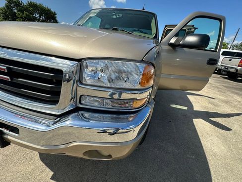 Used 2004 GMC Sierra 2500 SLT w/ Skid Plate Package AWD/4WD image 46