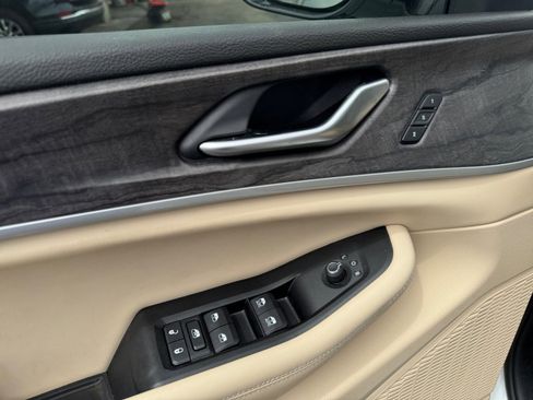 Used 2023 Jeep Grand Cherokee Limited image 11