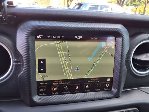 Used 2022 Jeep Wrangler Unlimited Sahara w/ Cold Weather Group AWD/4WD image 29