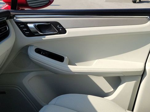 New 2026 Porsche Macan image 21