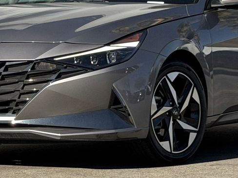Used 2023 Hyundai Elantra Limited w/ Cargo Package image 4