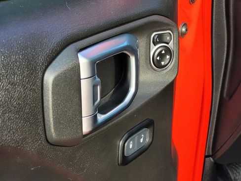 Used 2023 Jeep Gladiator Willys image 17