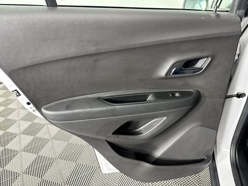 Used 2017 Chevrolet Trax LS FWD image 22